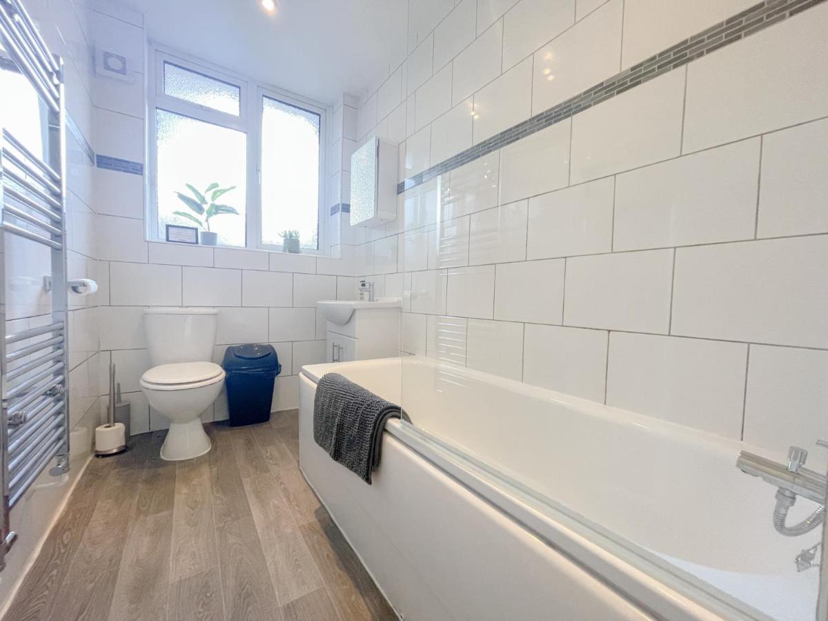 Large 3 Bedroom & 2 Bath - Ground Floor With Parking 본머스 외부 사진