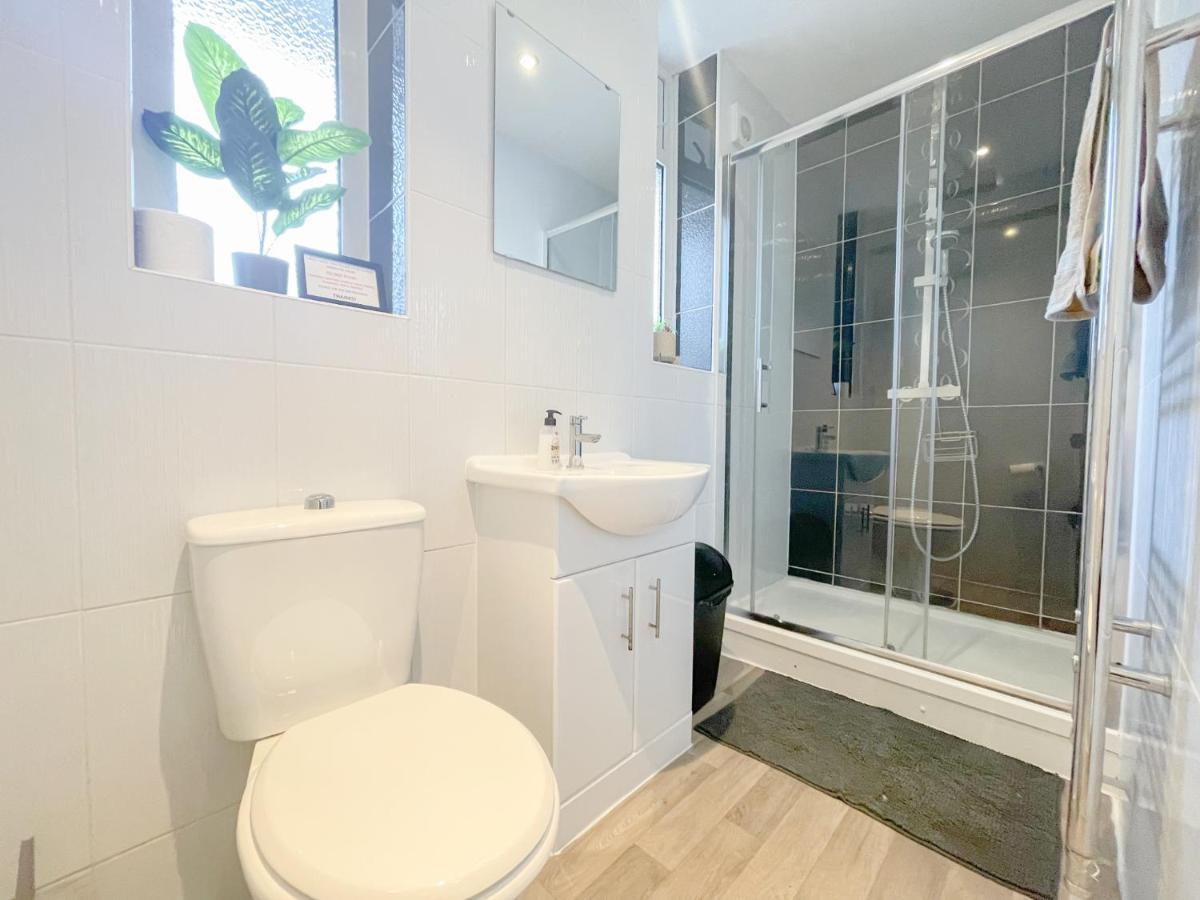 Large 3 Bedroom & 2 Bath - Ground Floor With Parking 본머스 외부 사진